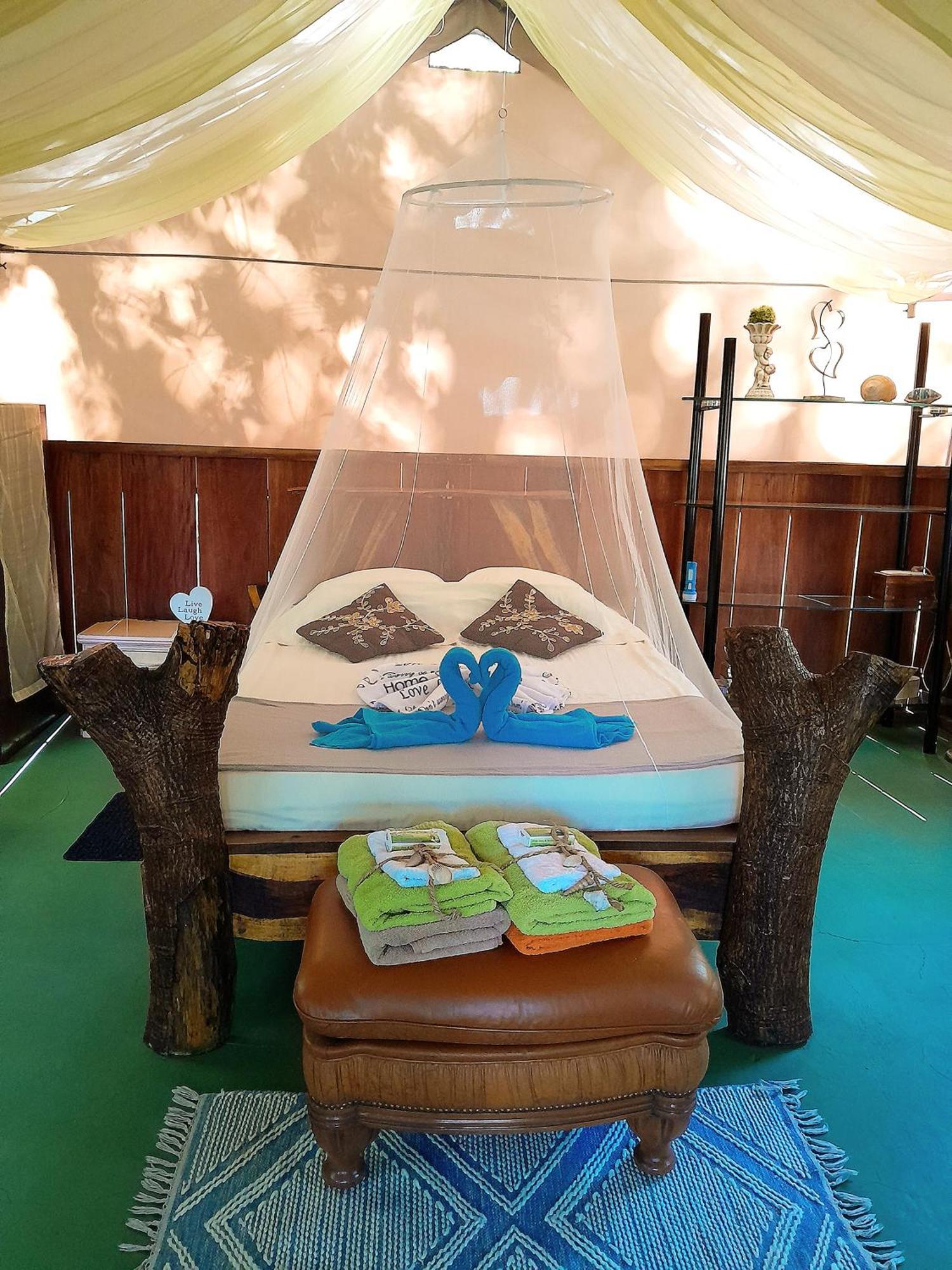 Fully Furnished Family Jungle Tent, Latino Glamping Paquera Eksteriør bilde